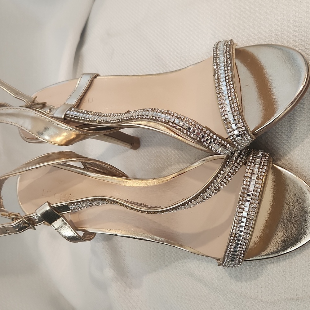 Le Chateau Shimmering Gold Heels NWOT